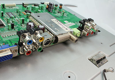 A case of attaching an electromagnetic wave shielding foam gasket to a PCB