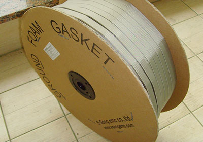 Roll-type conductive foam gasket packaging